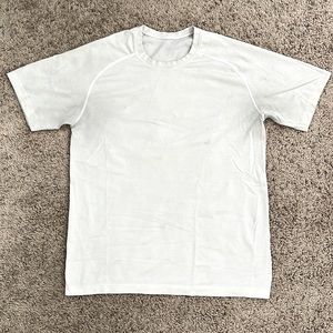 Men’s White Lululemon Metal Vent short sleeve, size medium.